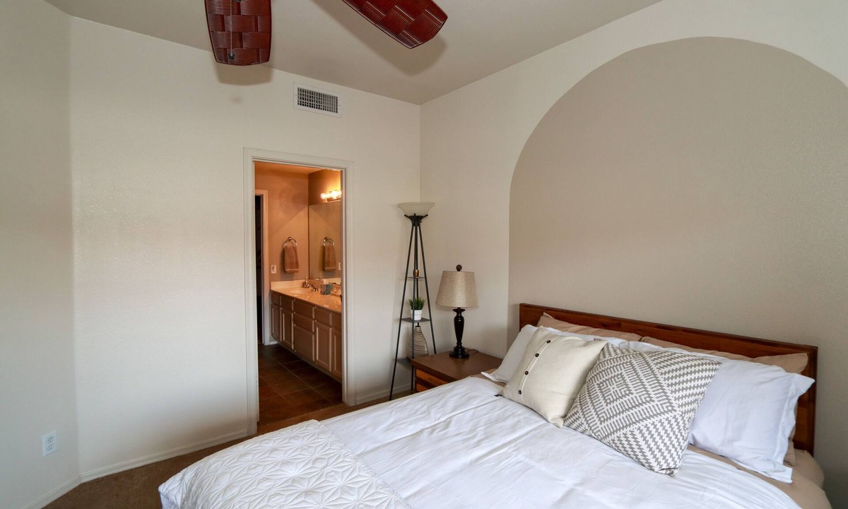 North Mountain Condo | Cozy Pointe Resort Condo - Walking Distance to North Mountain!
