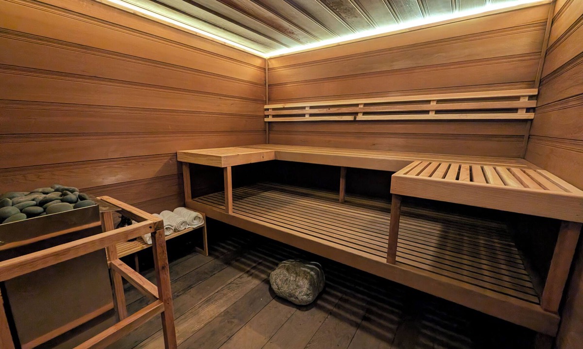Lake Arrowhead House | Cozy Private Suite w/Fireplace, Indoor Sauna & Deck. Close to everything!