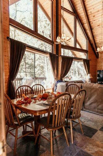 Alta Sierra Apartment | Cozy Sequoia Forest Cabin near Lake Isabella