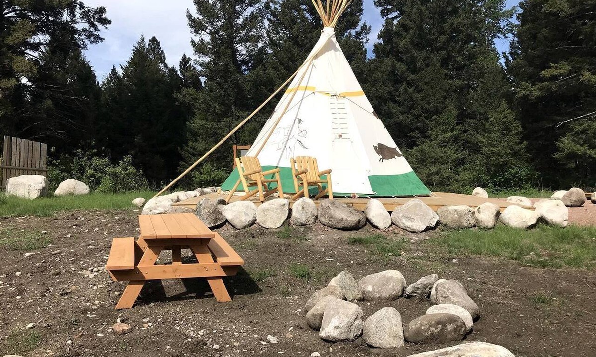Granite County House | Cozy Tipi with Bunk Bed and Resort Amenities near Hall, Montana