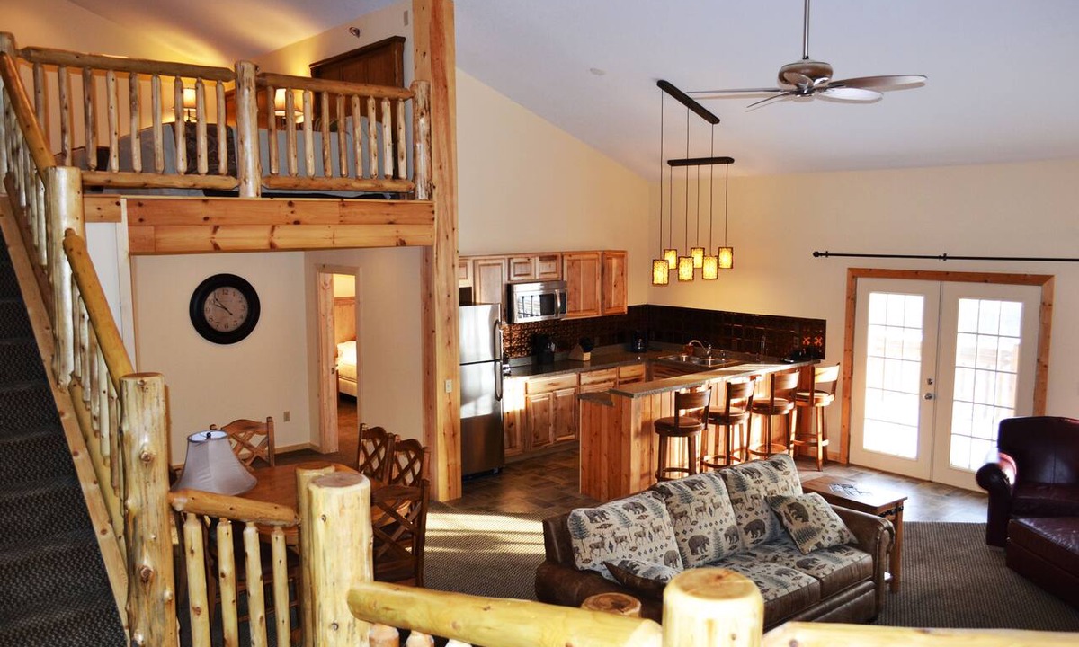 Alanson Hotel | Crooked River Lodge