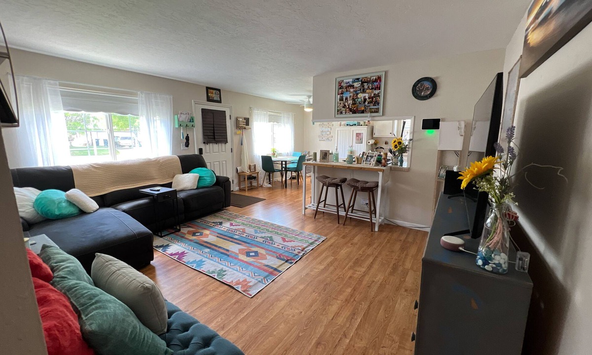 Tehachapi House | Cute mountain town, 3-5 mins from hospital, freeway, and downtown