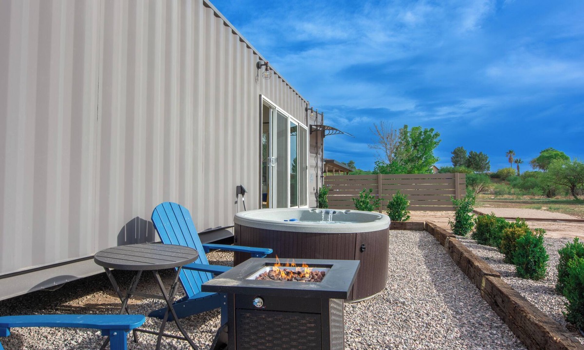 Cornville Cottage | Dark Sky Container Near Sedona Hot Tub & Desert Views