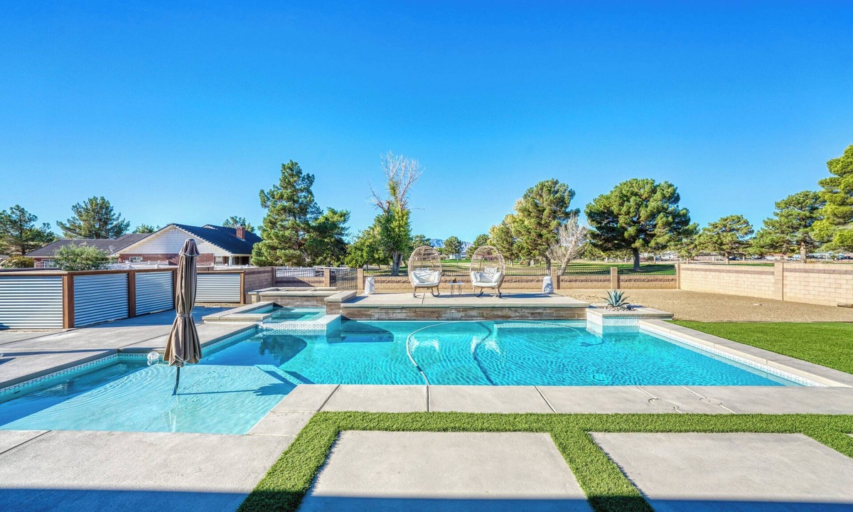 Pahrump House | Death Valley Vacation Pool + Spa Pahrump/Death Valley/Redrock/Las Vegas