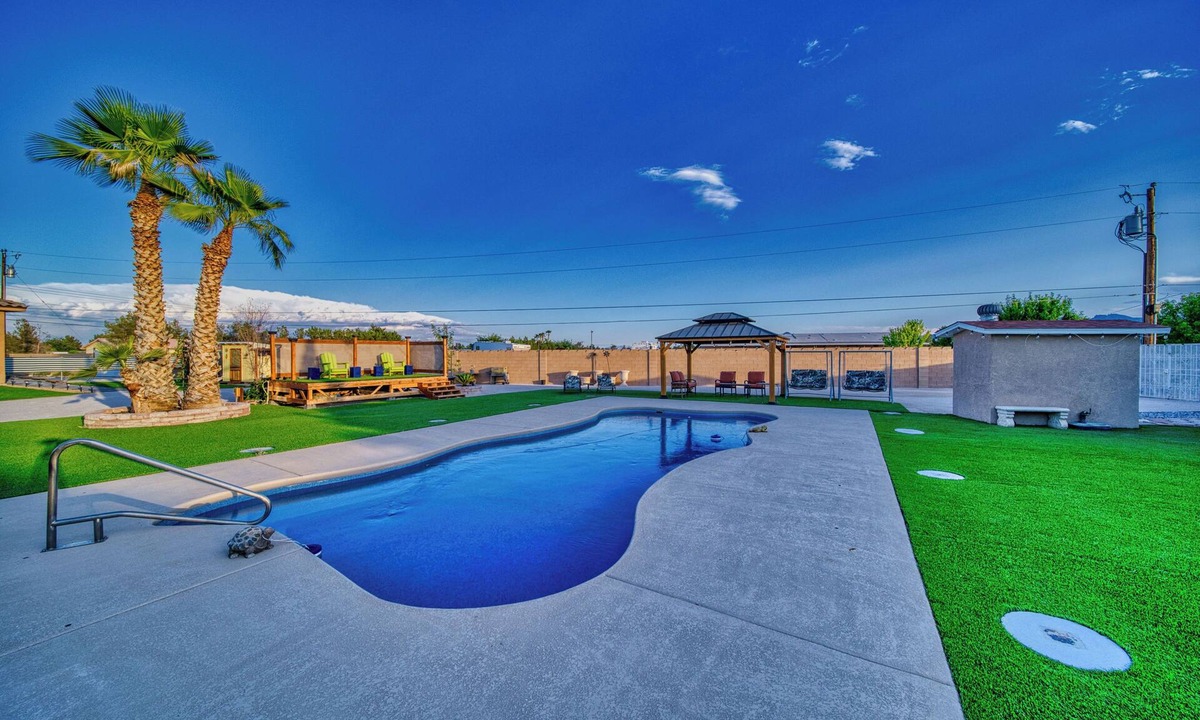 Pahrump House | Desert Oasis Estate: Saltwater Pool, Hot Tub & Gourmet Outdoor Kitchen