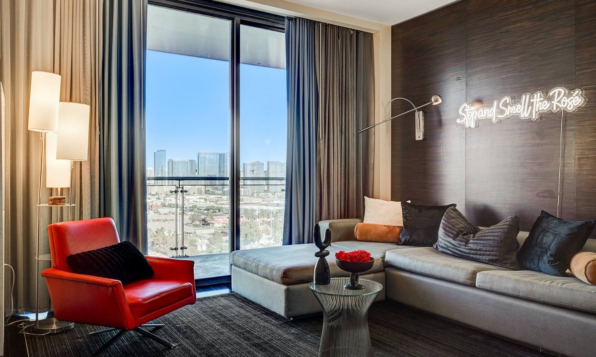 Las Vegas Resort | Desert Rosé | Palms Place | Strip Views | No Resort Fees | Free Parking