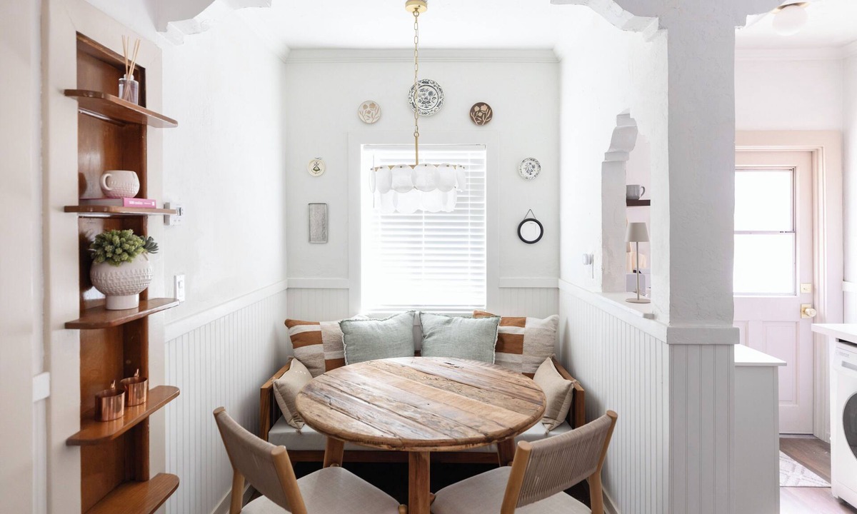 Encanto House | Designer Historic Bungalow - Huge Yard Pets Welcome Near Downtown