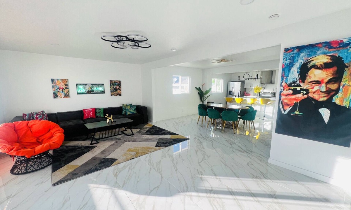 Townsite House | Designer luxury villa near the Strip