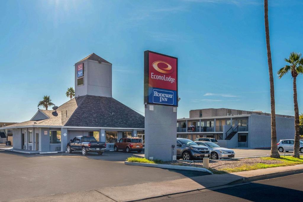 Westown Commercial Center Cabin | Econo Lodge Phoenix North I-17