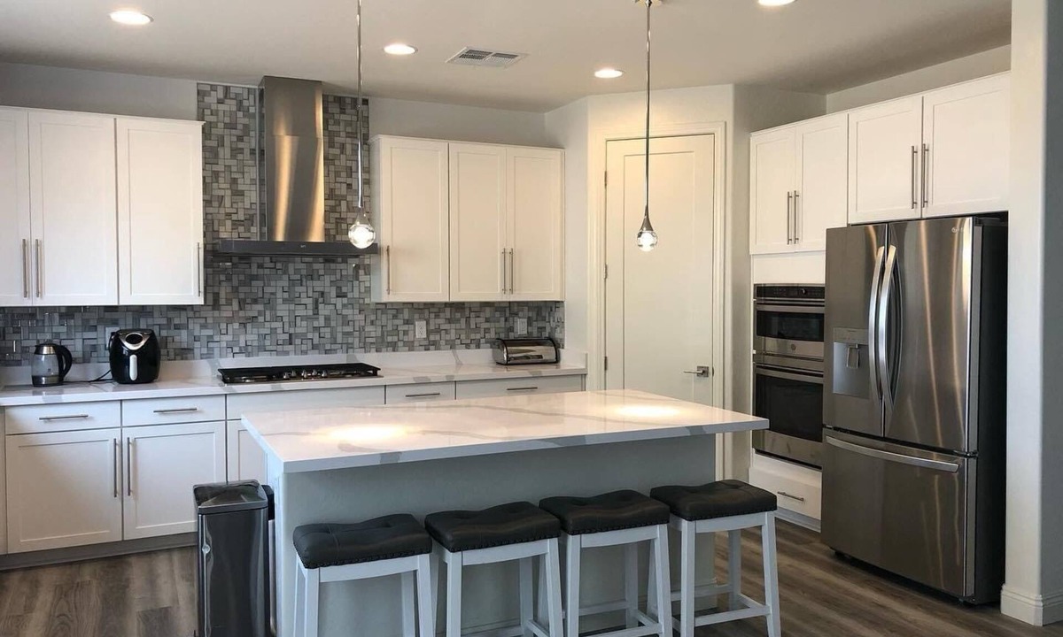 Las Vegas House | Elegant Spacious 5BR w/King Beds Poker Table Games