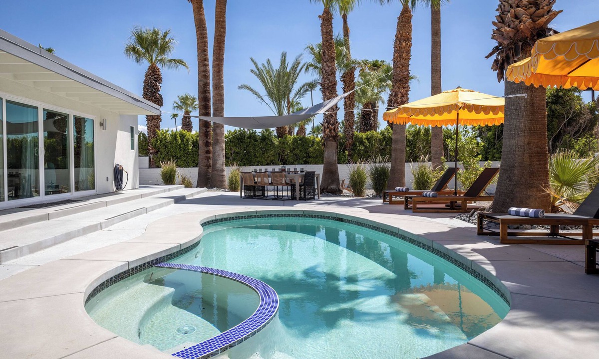 Vista Las Palmas House | Eleven Palms – Mid-Century Modern Oasis