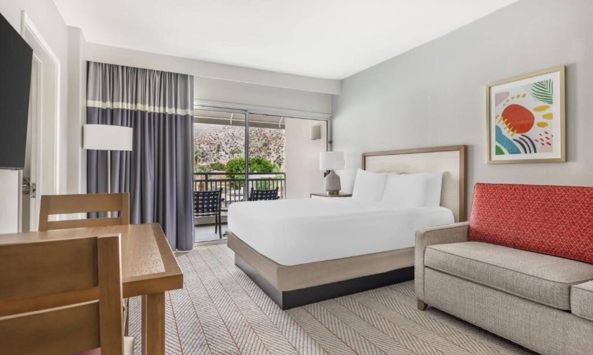 Canyon Corridor Hotel | Enjoy 2 Rooms in Palm Springs Perfect for Sightseeing and Relaxation