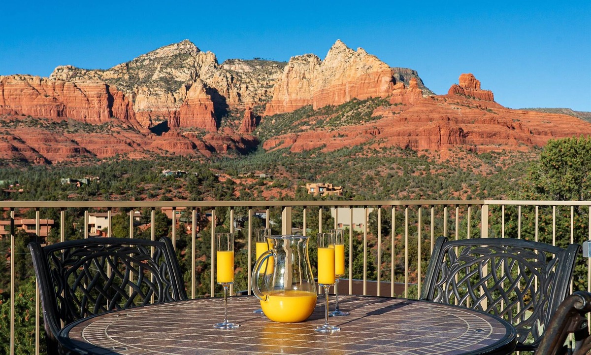 Uptown Sedona House | Epic views in Uptown with hot tub & 3 king beds