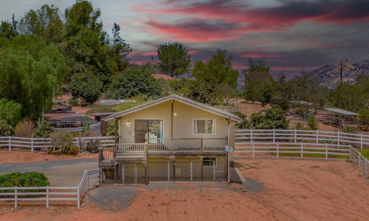 Rainbow CDP House | Estrada Ranch Hideaway