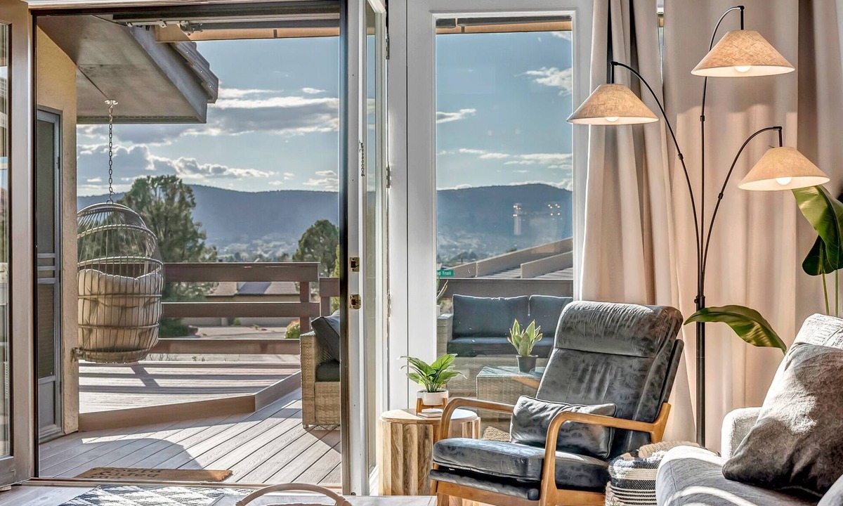 Oak Creek House | Experience luxury at Sedona Tanglewood Treasure, a 2BR oasis in Village of Oak Creek.