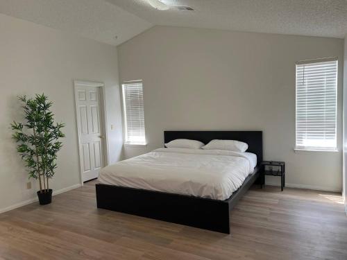 Las Vegas House | Extended Stay 3 or 4 Beds Cozy Smart Home Living