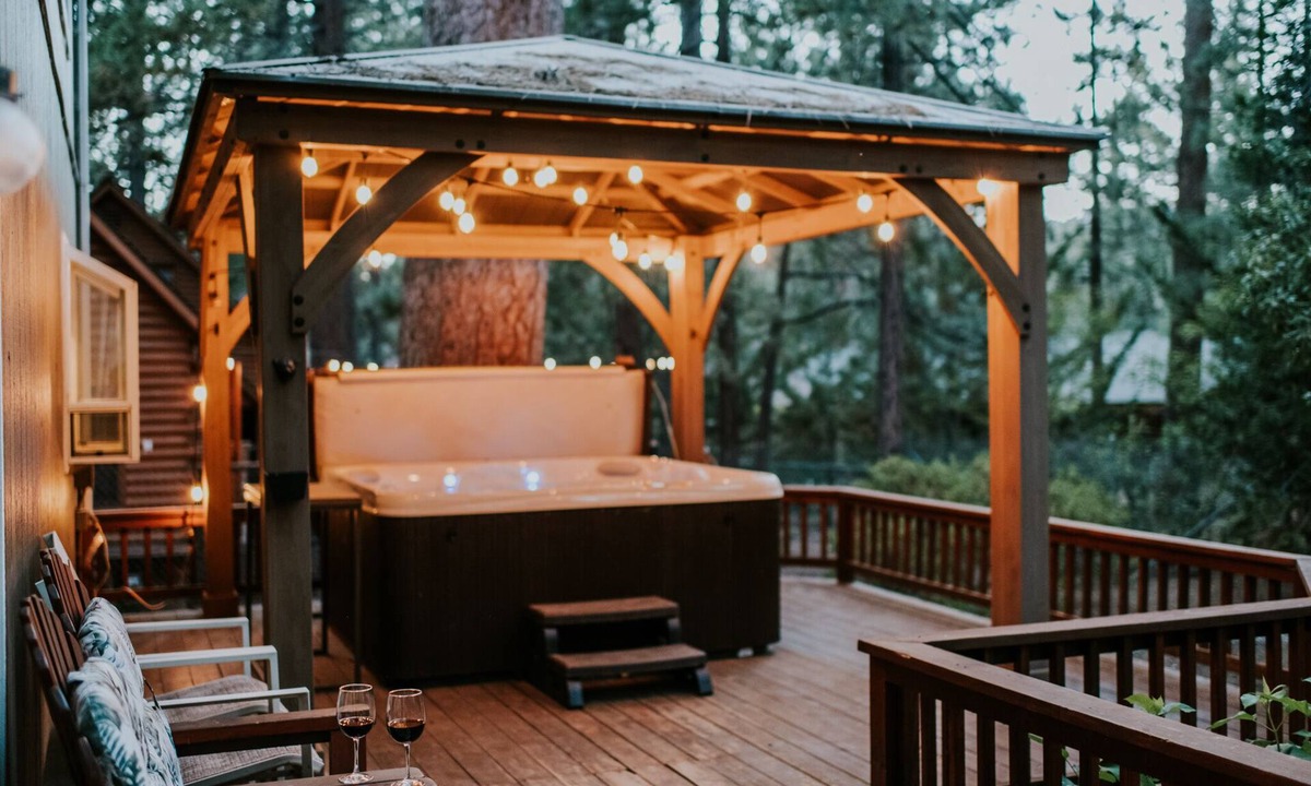 Boulder Bay House | FAMILY FRIENDLY BIG BEAR HOME with HOT TUB & BOAT PARKING