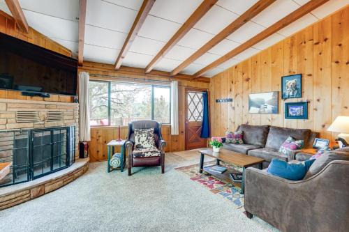 Mountain Club House | Family Mountain Getaway, Retreat to the Cool Pine