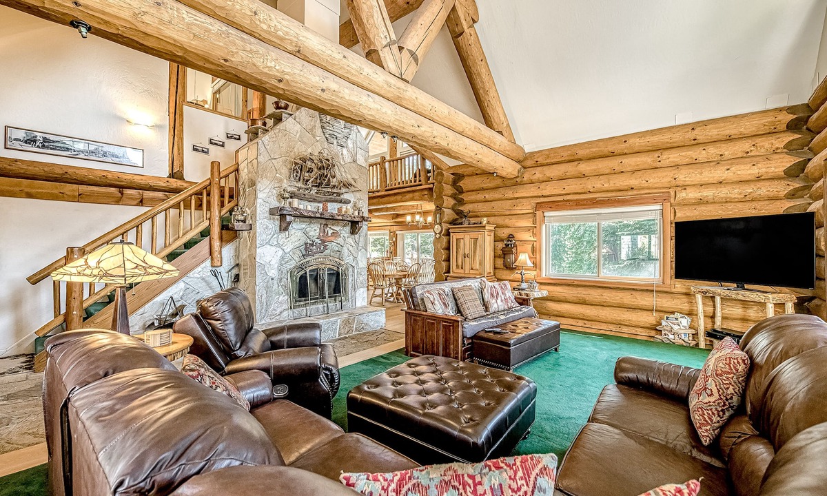 Lakeshore Ski Chalet | Family-Size Log Lodge w/Roomy Deck & Game Room - Close to Lake & China Peak