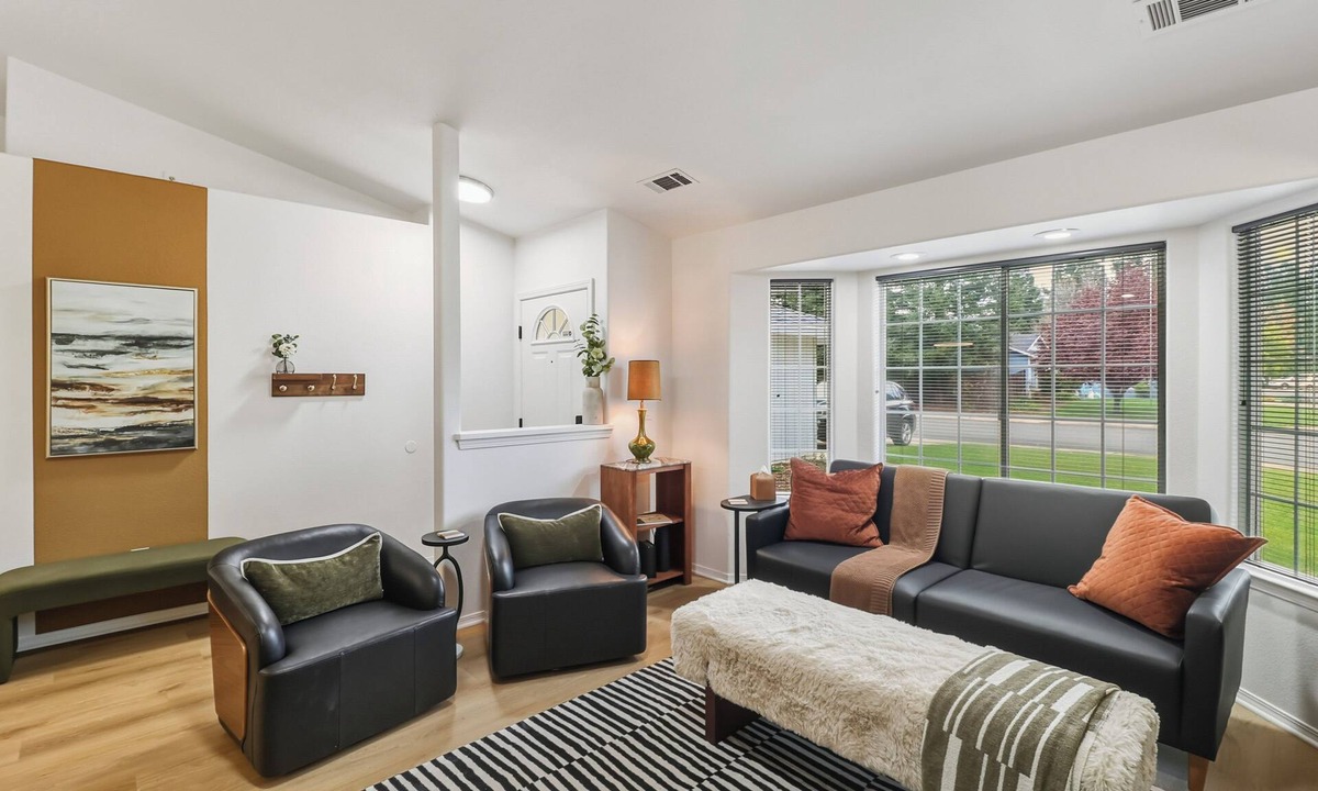 Redding House | Forest Homes Retreat – Mid-Century Modern Comfort in the Heart of Redding