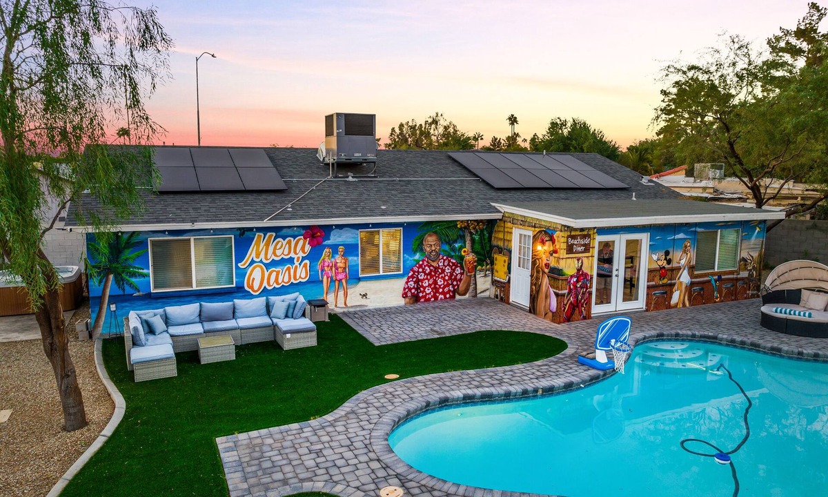 Dobson Ranch House | Free Heated Pool, Game Room, Mini-Golf, BBQ, Lux Home