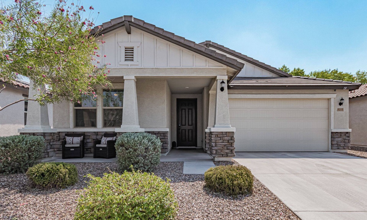 Glendale House | Fun-filled family retreat near stadiums