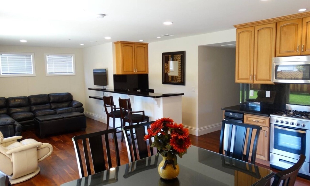 Sunset Park Condo | Furnished Apartment 2bd-2ba Special 4800/Month in Santa Monica Like a House