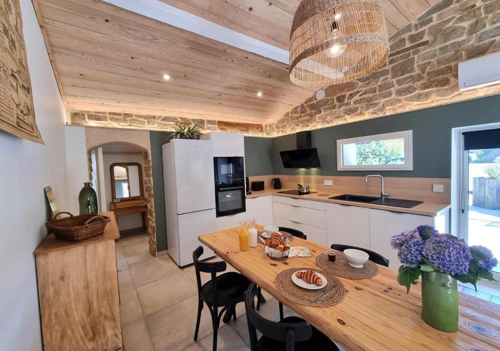 Saint-Just-Saint-Rambert House | Gîte climatisé paisible - 3 pers.