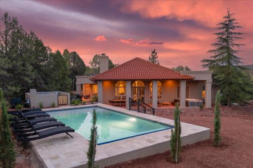 West Sedona House | Game Room Outdoor Fun Hot Tub Games BBQ More