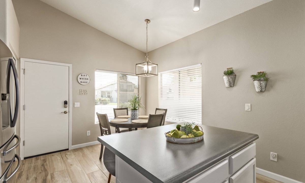 Gilbert House | Gilbert Luxury Remodel ~ EV Charger, 1-Level Comfort, Family & Pet-Friendly