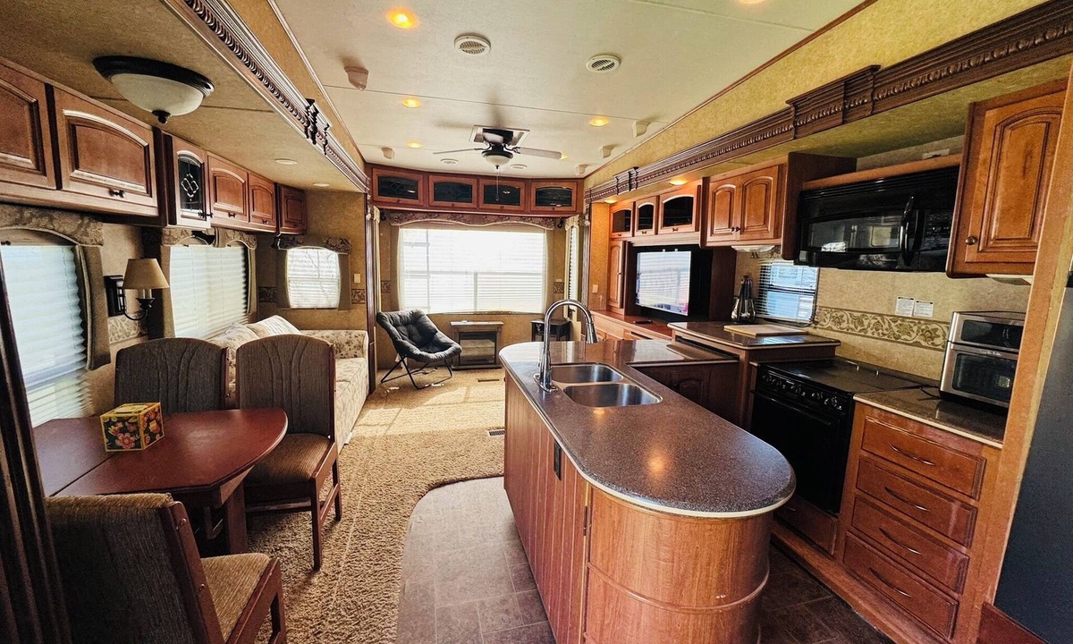 Desert Hot Springs RV Rental | Glamping in Paradise, Resort living with beautiful views