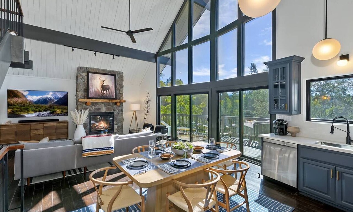 Lake Arrowhead Cabin | Gorgeous Lake Views | 3BR | Lake Access