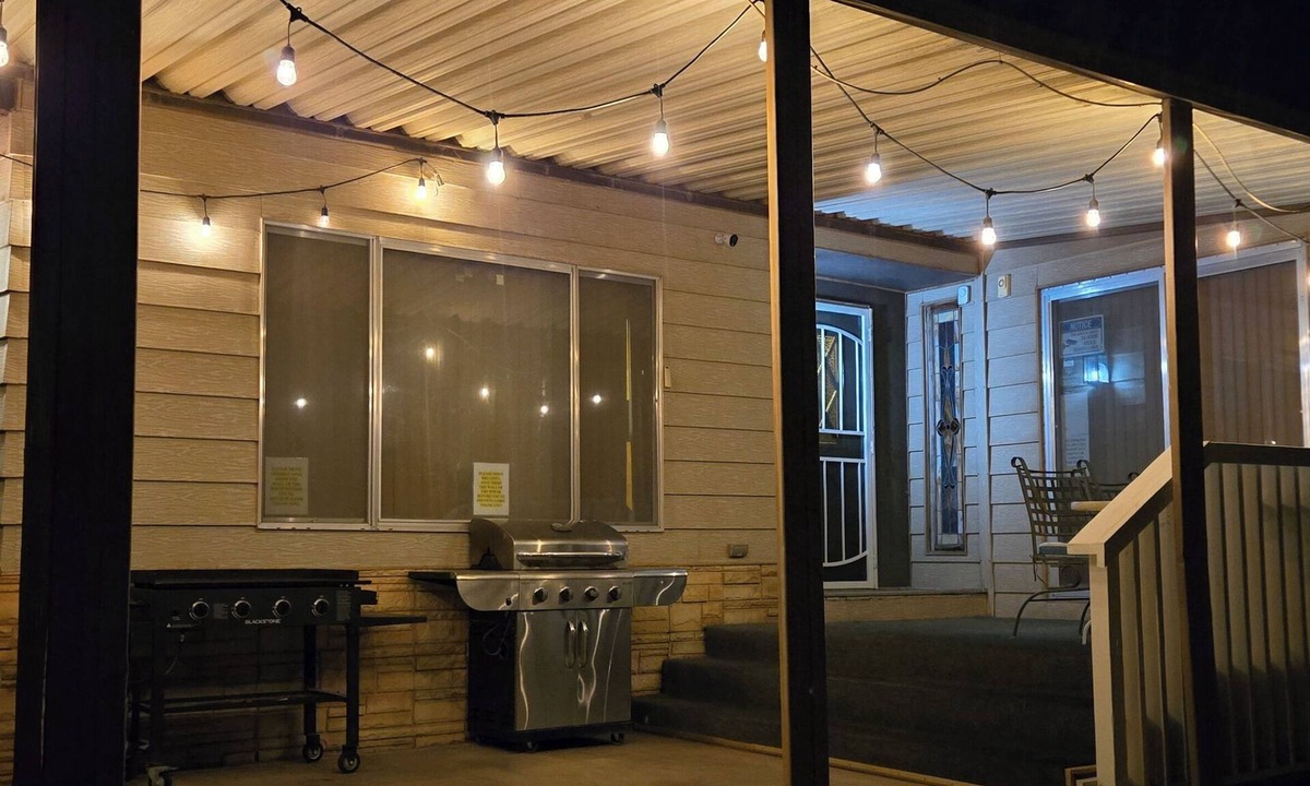 Cienega Springs House | Groovy Place Man! Walk back in time to the 70s!