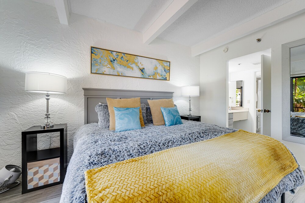 Inner Circle Condo | Ground-Floor Modern Condo W/Free WiFi, Shared Pool, Private Patio & More!
