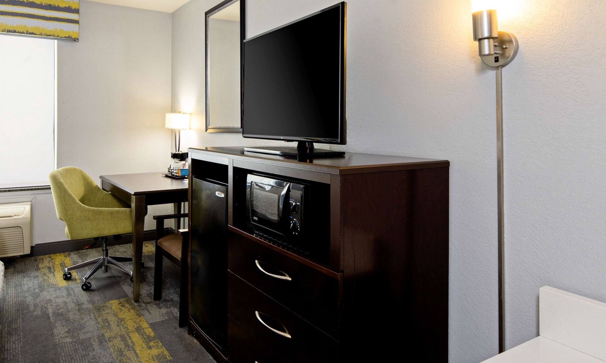 Bakersfield Hotel | Hampton Inn & Suites Bakersfield/Hwy 58, CA