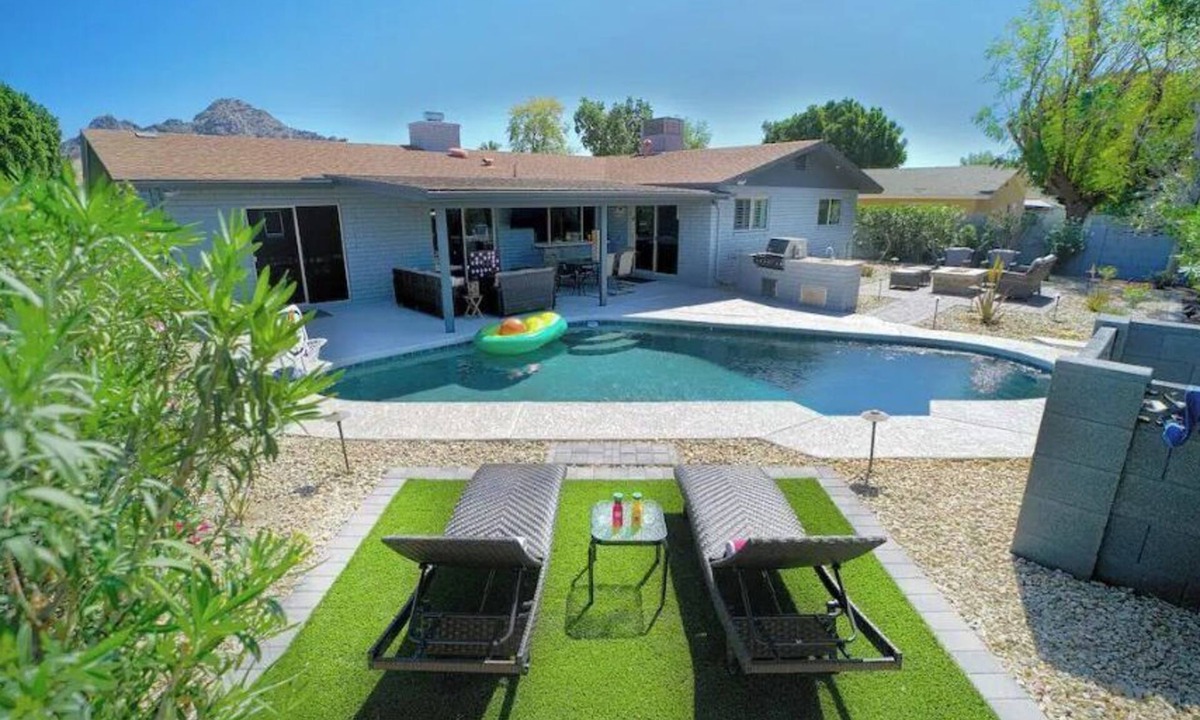 Camelback East House | Heated Pool/Fire Lounge/TVpatio Oasis in Uptown!