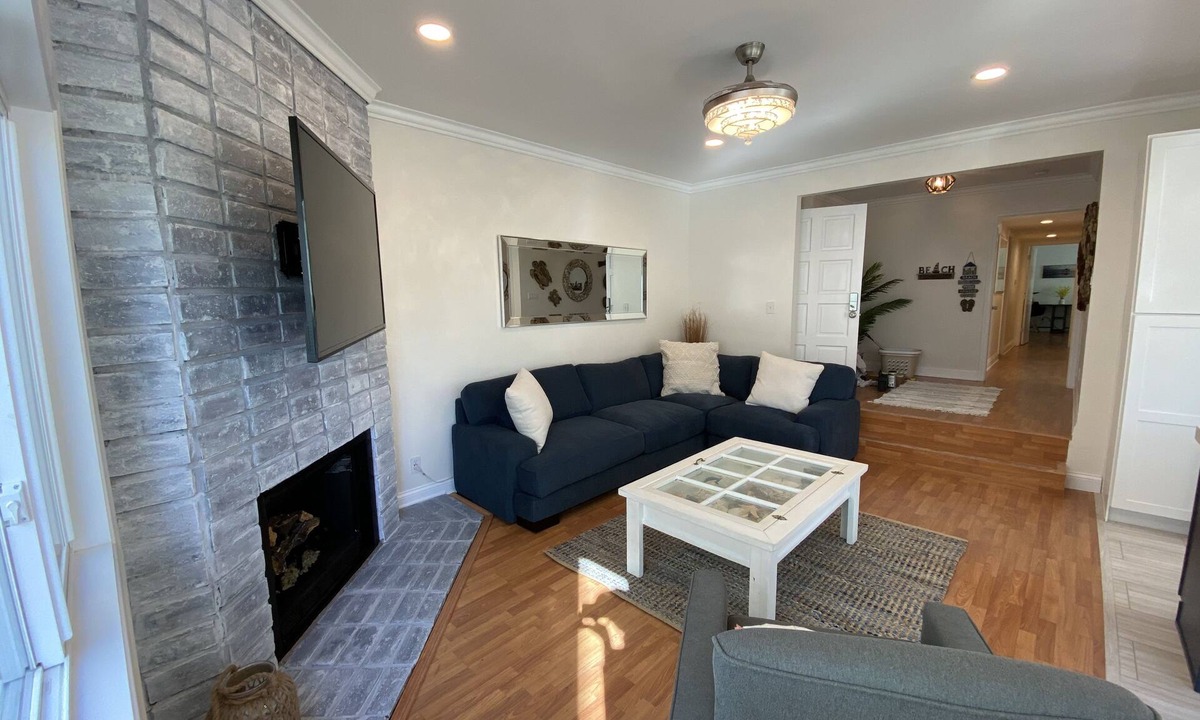 Hermosa Beach House | Hermosa Beach 3BR ,Walk to Beach & Pier, 2-Car Garage + Laundry
