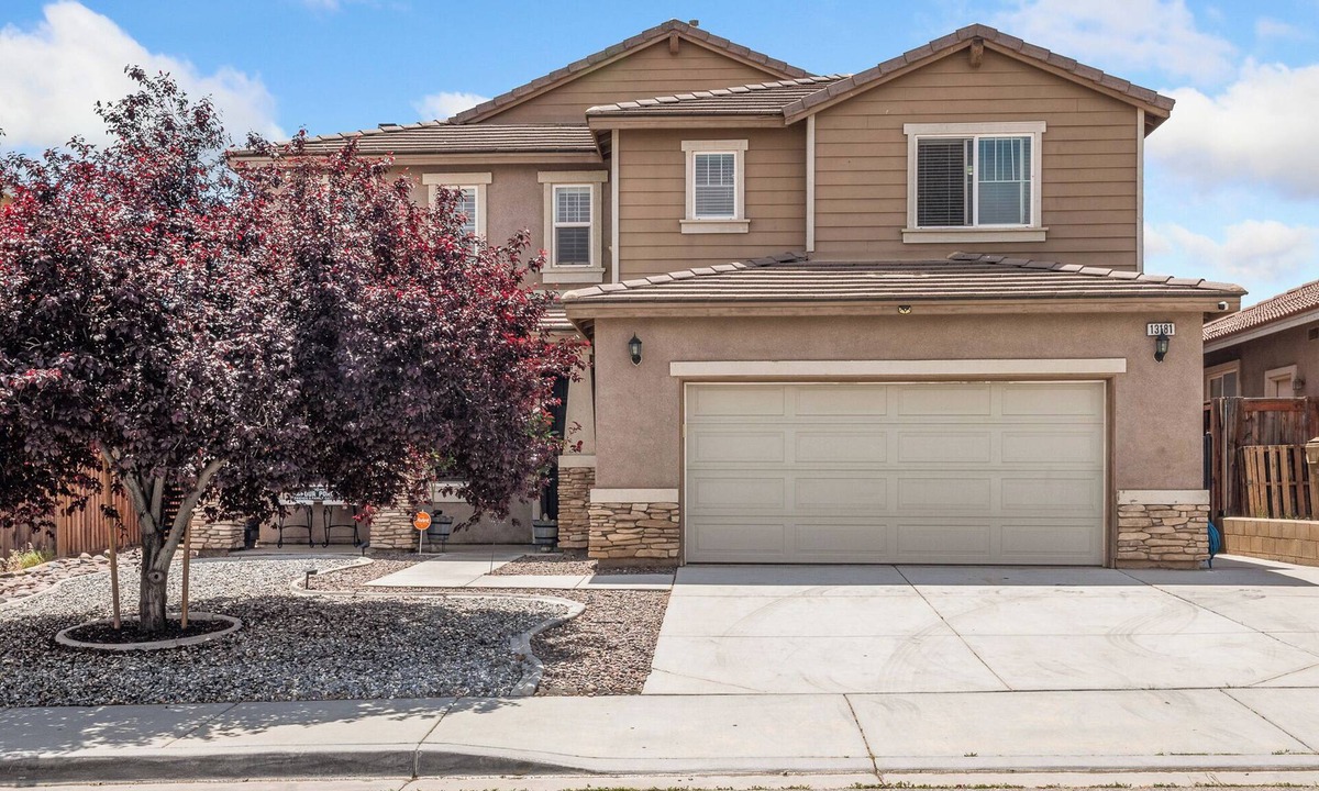 Hesperia House | High Desert Cozy Nest! Big & Cozy Desert Getaway/4BR 3BA Hot Tub&Fire Pit