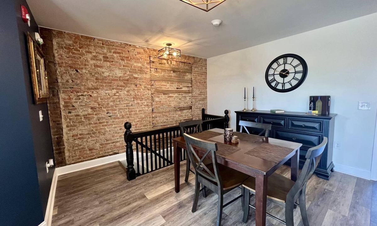 Geneva Apartment | Historic Skylight Studio - 1 Bedroom Apartment