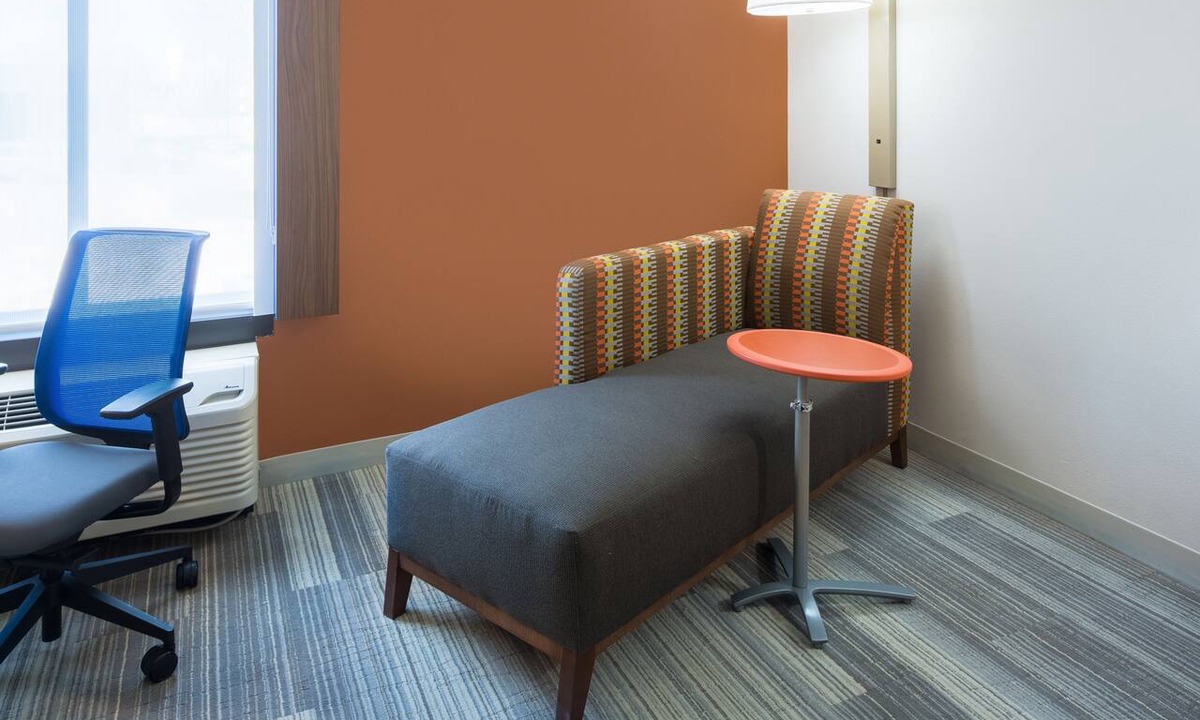 Cedar Rapids Hotel | Holiday Inn Express Cedar Rapids (Collins Rd) by IHG