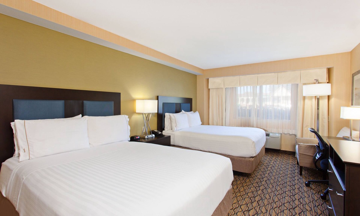 Santa Ana Heights Hotel | Holiday Inn Express Newport Beach by IHG