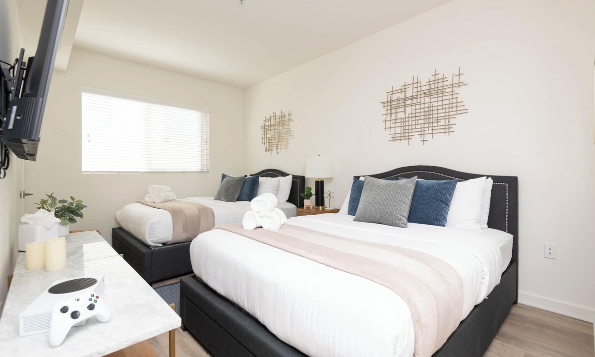 Hollywood Apartment | Hollywood Apartment Near Walk of Fame
