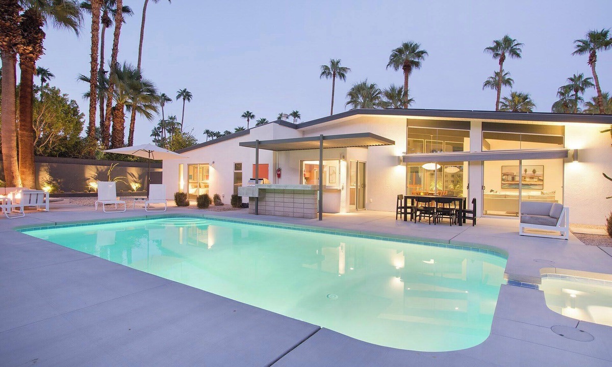 Palm Springs House | Hollywood History Views Saltwater Pool & Spa