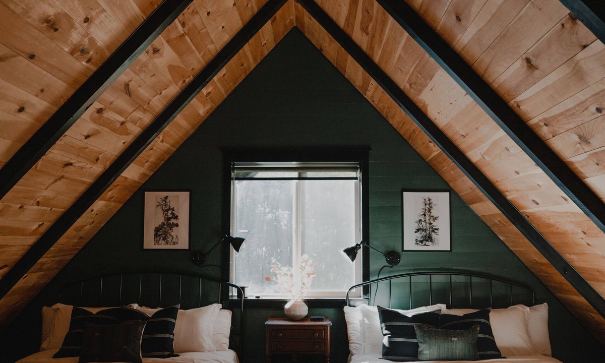 Sugarloaf Cabin | Hot Tub, Fenced Backyard, COZY CABIN, WE LOVE DOGS, Mountain Cabin, Idyll House