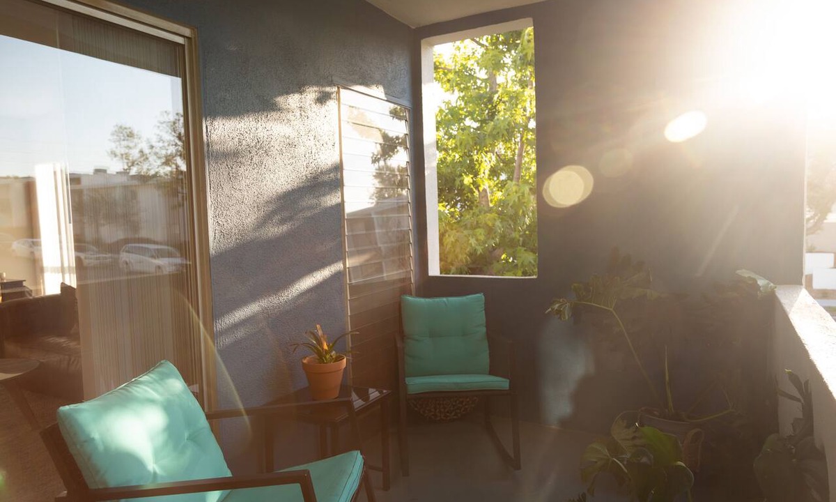 Thousand Oaks Condo | Hot Tub, Gym, King Bed, WD, 80 Walk Score, 850