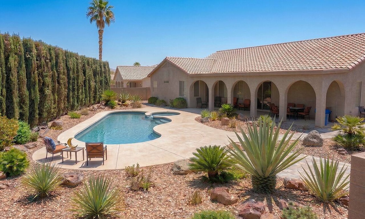 Las Vegas House | Huge Lux Large Lot Property Stay, Heated*Pool+Spa