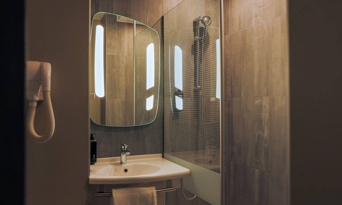 Dardilly Hotel | ibis Lyon Nord