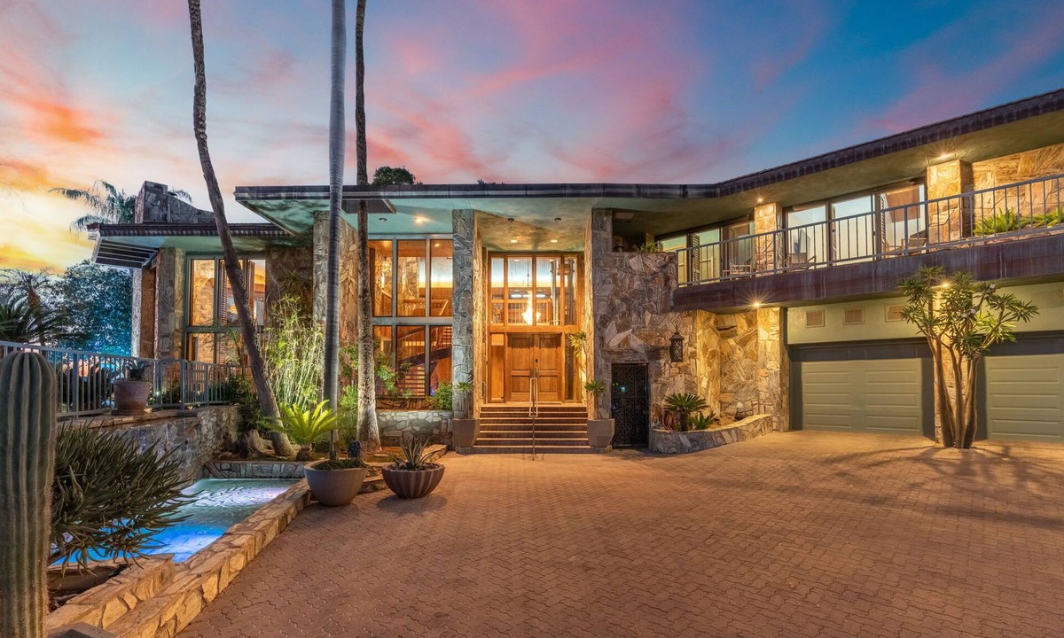 Biltmore Highlands Villa | Iconic Hilltop Estate|270° Views on Piestewa Peak