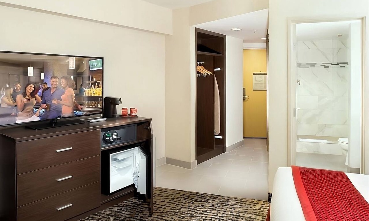 Gateway District Hotel | In the Heart of Vegas Attractions! Casino, Pool, Game Room, Near Mob Museum!