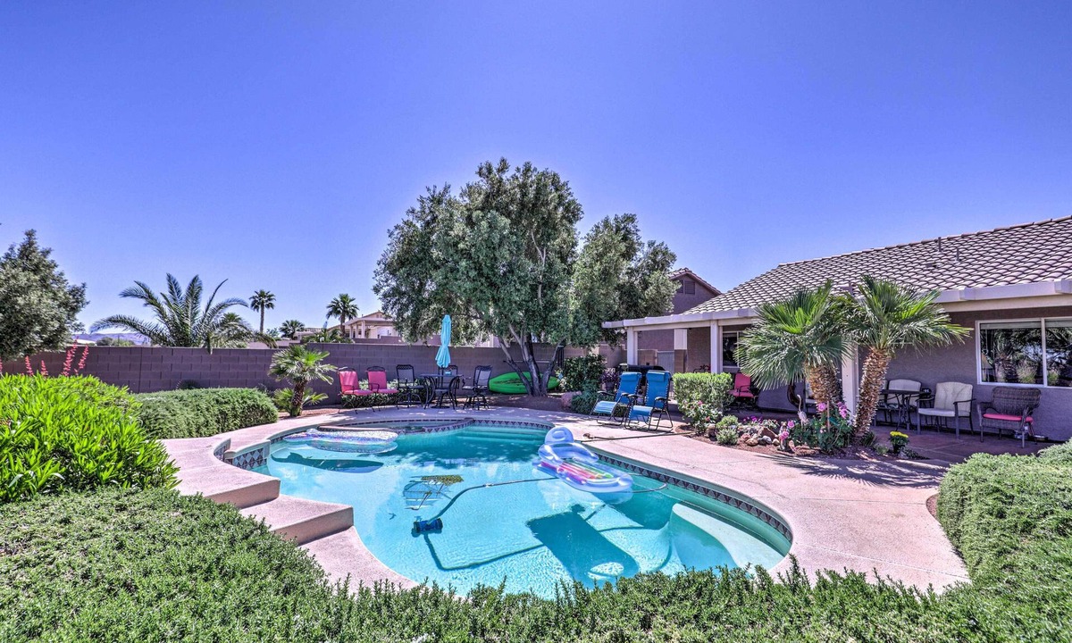 Townsite House | Incredible Strip View, Peaceful Poolside Escape